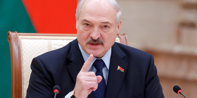 Лукашенко: Я им сказал — поймаю, оторву яйца